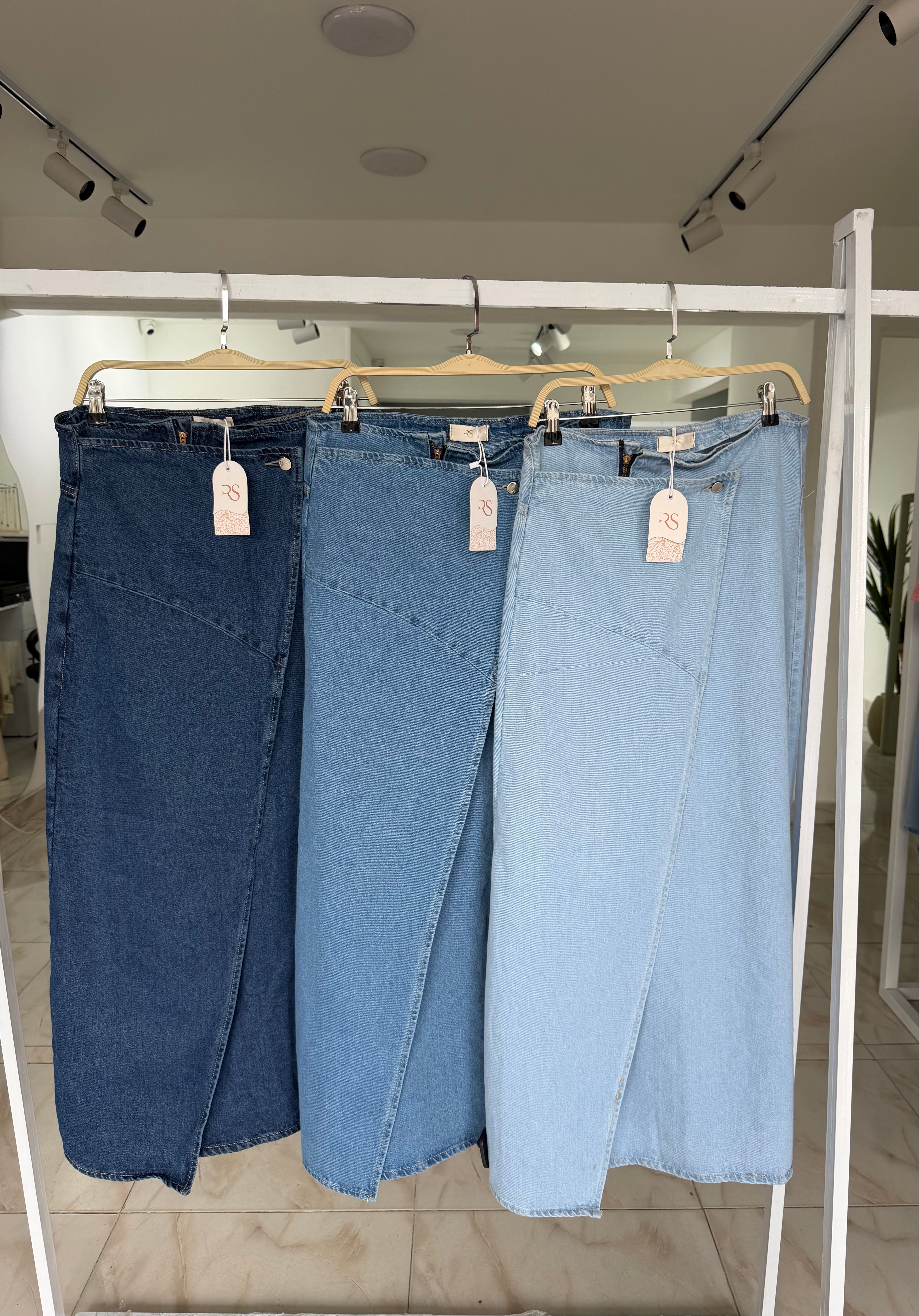 ELENA DINEM SKRIT