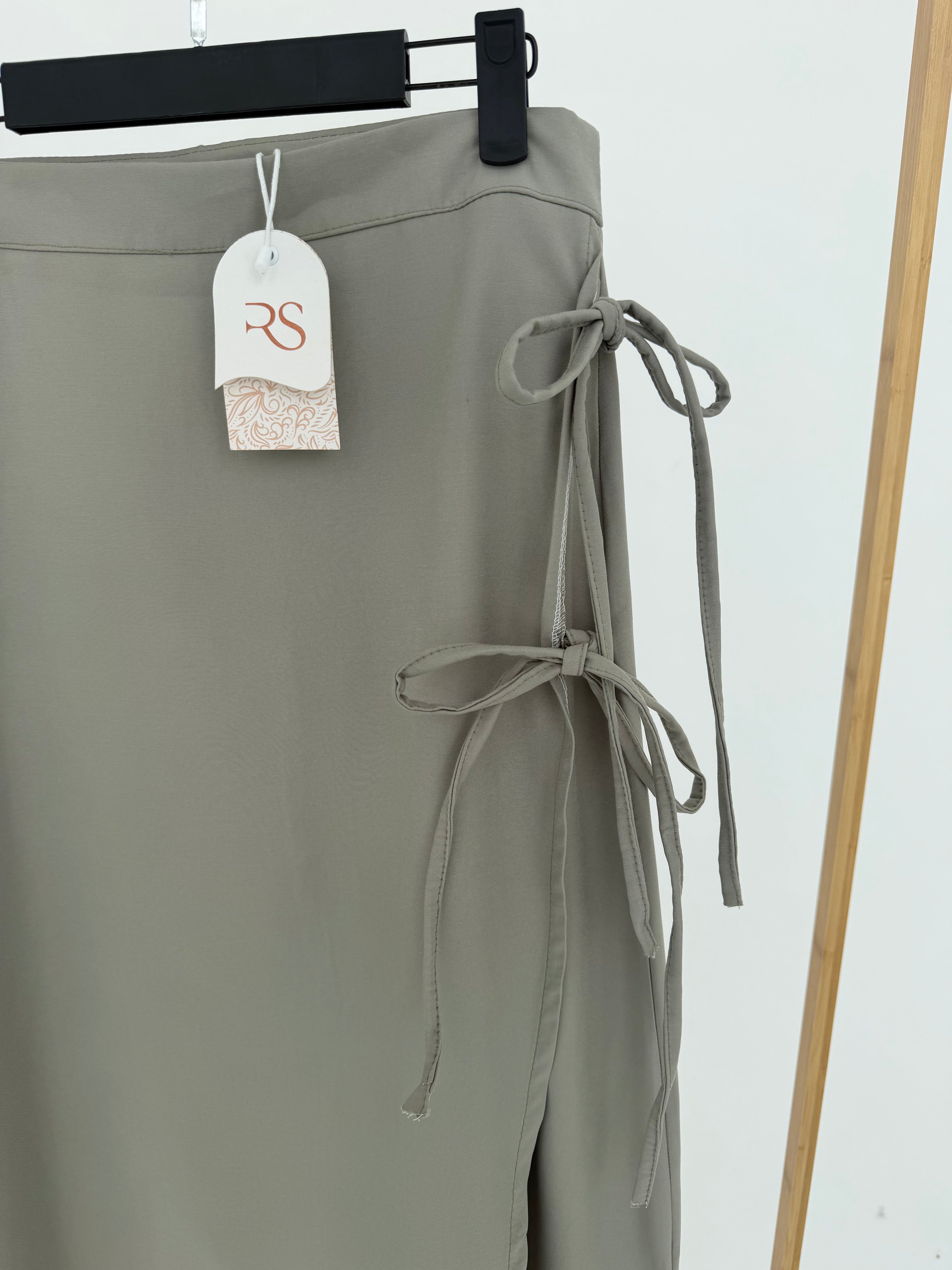 SIDE TIE SKIRT